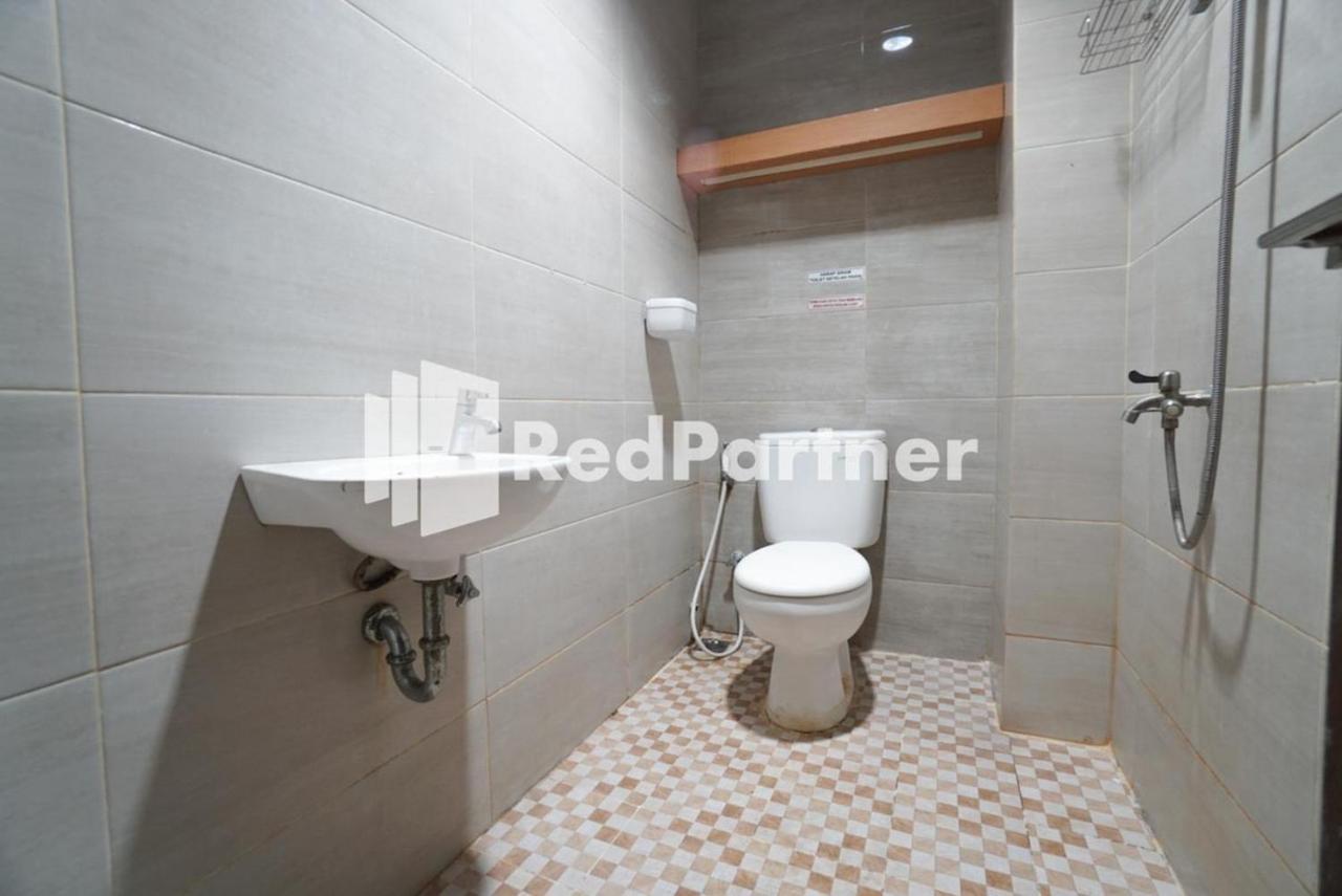Eascot Hotel Mitra Reddoorz Yakarta Exterior foto